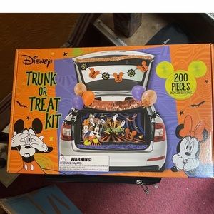 Disney Trunk or treat kit 200 pieces NeW